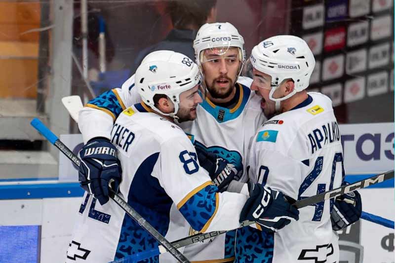 Лучшим бомбардиром «Барыса» остаётся Антон Бурдасов, набравший 4 (2+2) очка. При этом команда продолжает оставаться худшей в КХЛ по результативности. Фото: sportx.kz