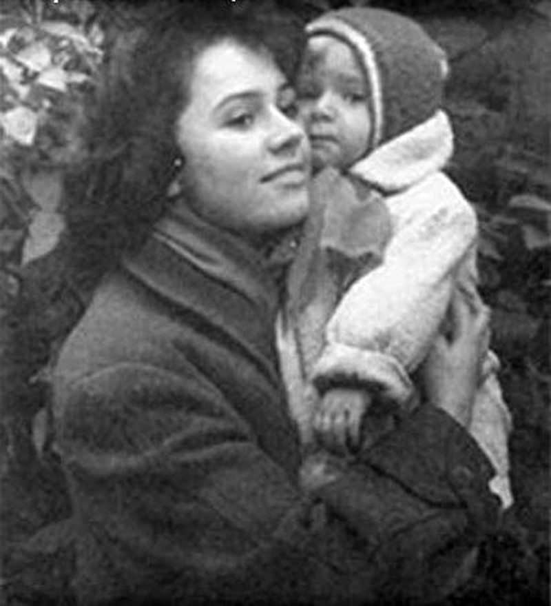 первая жена стрельцова