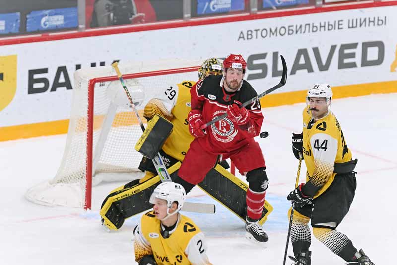 Американец Барак долго удерживает первую строчку списка снайперов. У форварда «Витязя» 15 голов в 26 матчах, что на две шайбы больше, чем у ближайшего преследователя Никиты Артамонова из «Торпедо».Фото: hcvityaz.ru
